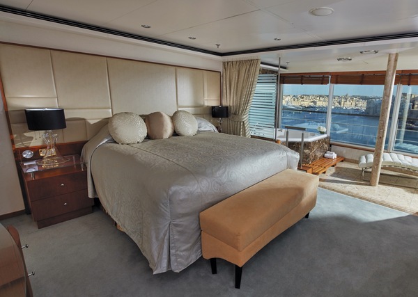 RSSC, Seven Seas Voyager, Grand Suite 4.jpg